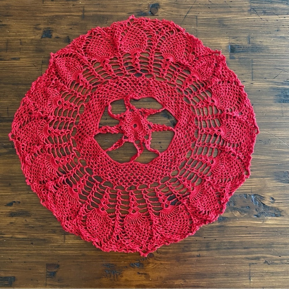 Collectible Beautiful Handmade Crocheted Doily‎ Red Cottagecore Christmas 18"
